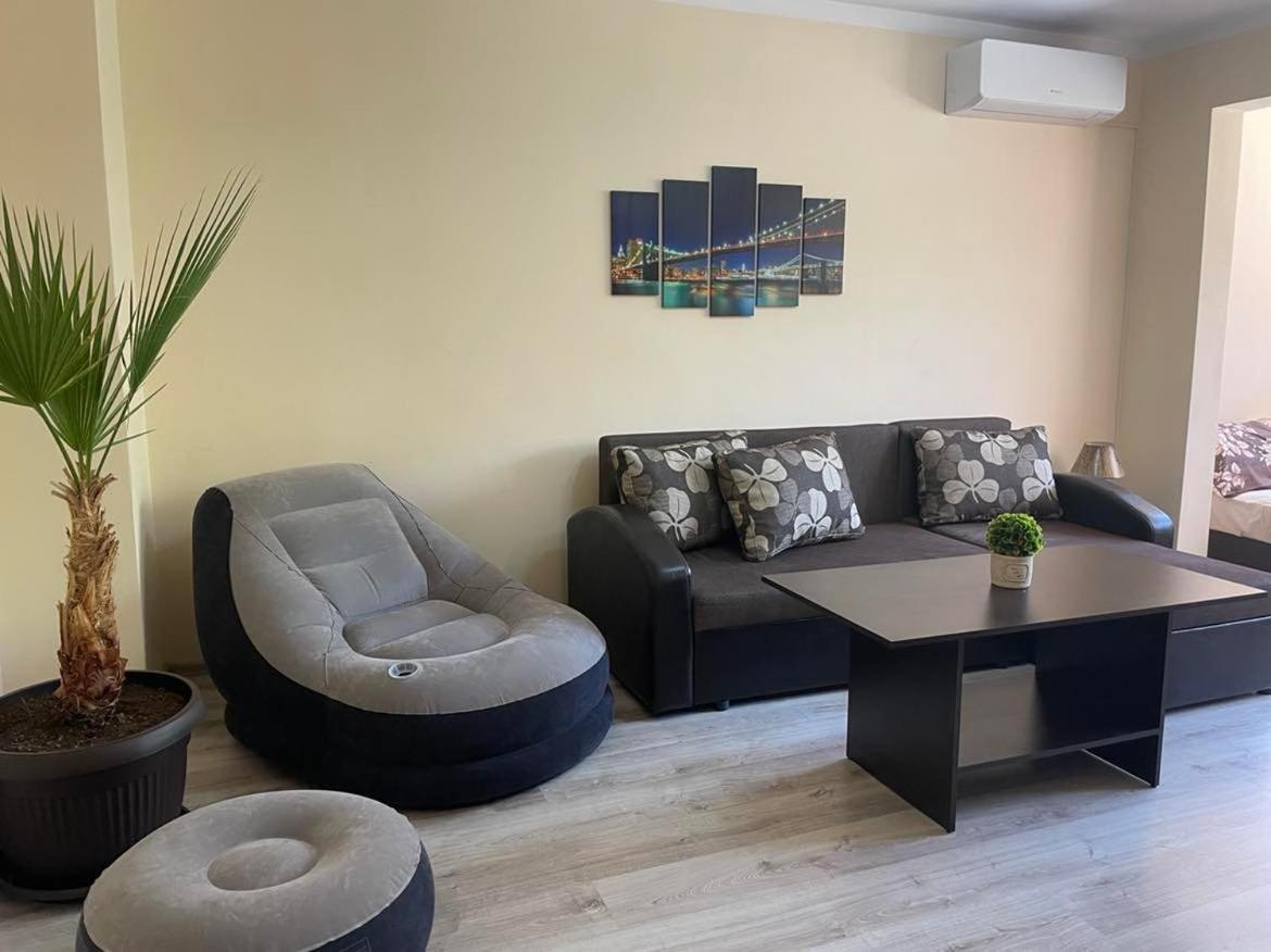 데빈 Apartament Emaia 아파트 외부 사진